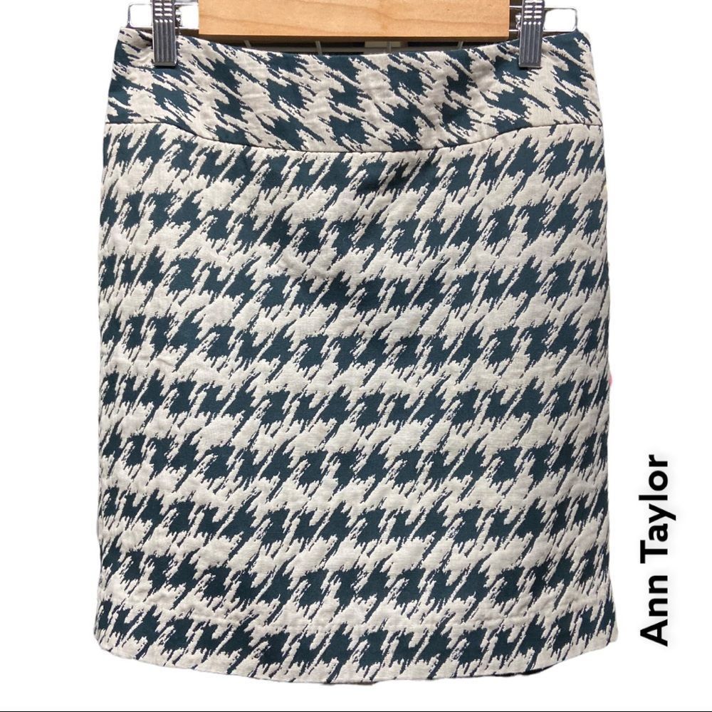 ANN TAYLOR houndstooth pencil skirt in dark green and cream + size 6P